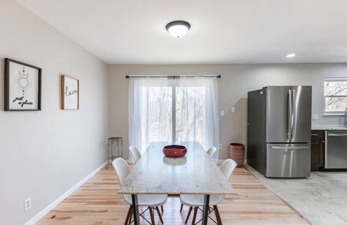 Fenton Casa | Nice home -safe & quiet - 4 BR 2.5 B -6 Queen beds