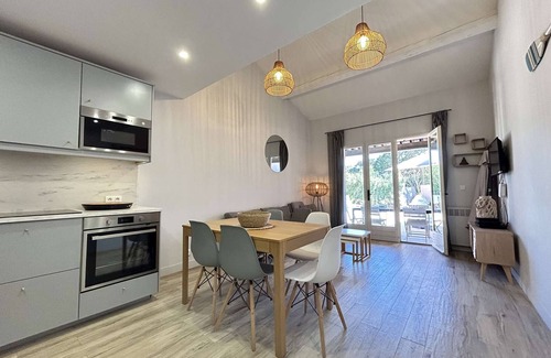 La Nartelle Casa | Sainte Maxime: Mazet climatisé avec jardin, piscine privée, proche mer et commerces