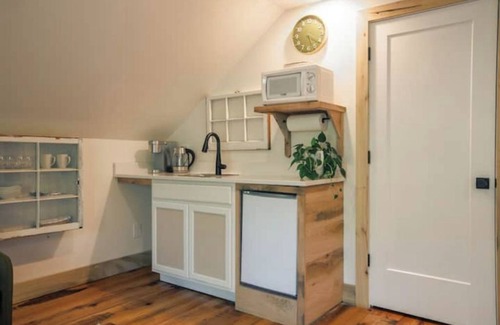 Franklin Casa | Cozy Sanctuary/Dwtn Franklin Studio w Priv Entry
