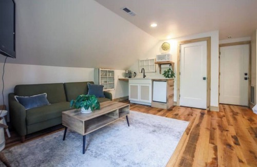 Franklin Casa | Cozy Sanctuary/Dwtn Franklin Studio w Priv Entry