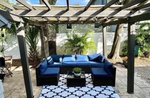Sun Bay South Casa | Cozy sanctuary minutes from the bay and beaches