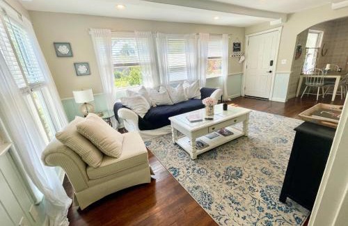 Sun Bay South Casa | Cozy sanctuary minutes from the bay and beaches