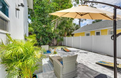 Indian Beach Sapphire Shores Apartamento | Cozy Sarasota Retreat - 3 Blocks to the Coast!