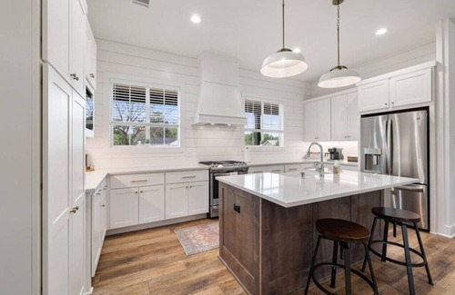 New Ulm Casa | Cozy, sassy & fun! NEW modern farmhouse!!