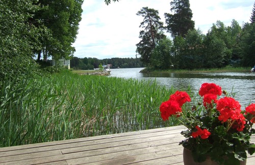 Boo Cabina | Cozy seaside cottage on its own jetty w rowing boat. 25 minutes to Stockholm!