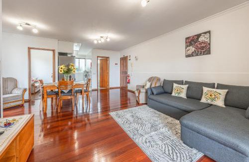 Canico Apartamento | Cozy Seaside Cottage Ocean Views and Near Beach