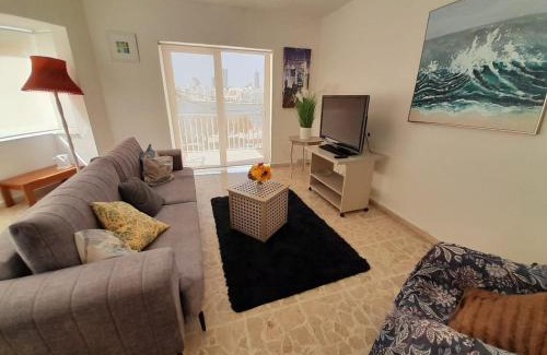 Tower Road Apartamento | Cozy Seaview Apartment Sliema S6