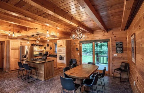 Jay Cabina | Cozy Secluded Lodge ~ Hottub/Pool/Sauna/Gameroom