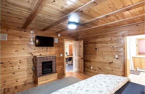 Jay Cabina | Cozy Secluded Lodge ~ Hottub/Pool/Sauna/Gameroom
