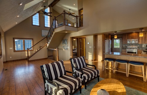 Lake Preston Cabina | Cozy & secluded private beach side home