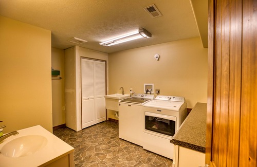 Lake Preston Cabina | Cozy & secluded private beach side home