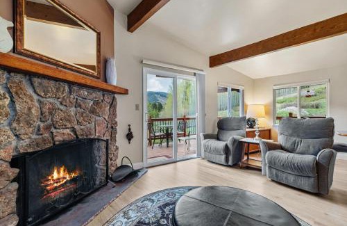 Vail Casa | Cozy Secluded Riverfront Cabin Fireplace Parking