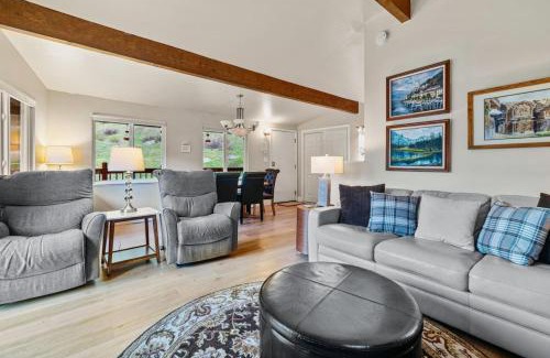 Vail Casa | Cozy Secluded Riverfront Cabin Fireplace Parking