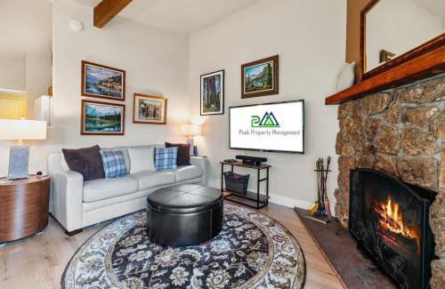Vail Casa | Cozy Secluded Riverfront Cabin Fireplace Parking