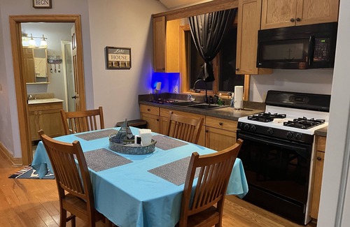 Edinboro Apartamento | Cozy second-floor apartment on Edinboro Lake