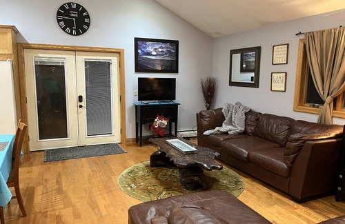 Edinboro Apartamento | Cozy second-floor apartment on Edinboro Lake