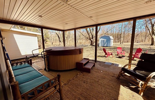Harbert Cabaña | Cozy Serene Cabin by Lake MI&Dunes Private Hot Tub