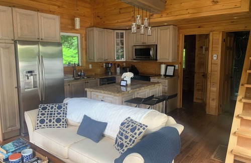 Sharbot Lake Cabaña | Cozy Sharbot Lake Cottage