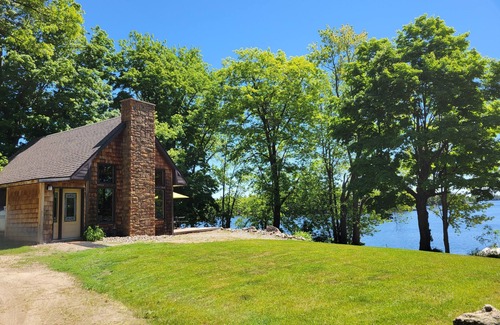 Sharbot Lake Cabaña | Cozy Sharbot Lake Cottage