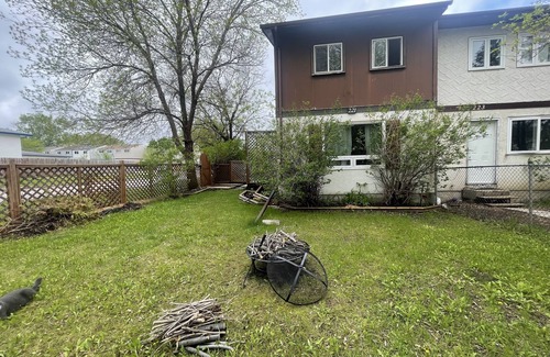 Fort Gary Casa | Cozy shared stay on the corner of Houde Drive.