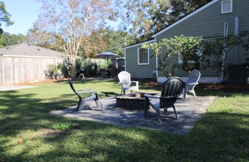 Mount Pleasant Casa | Cozy Shem Creek/Old Mount Pleasant Cottage