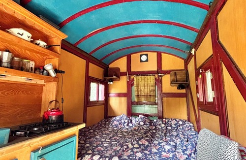 Vojnic Casa | Cozy shepherd's hut in an edible landscape on a permaculture farm