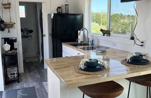 Eureka Springs Casa | Cozy Shipping Container Home with River View near Eureka Springs