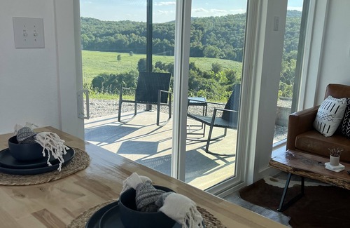 Eureka Springs Casa | Cozy Shipping Container Home with River View near Eureka Springs