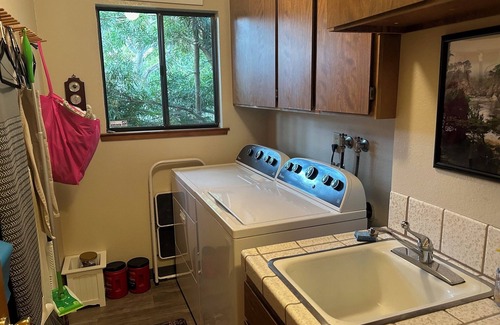 Del Monte Forest Casa | Cozy Single Level Patio Home in Del Monte Forest, Walk to Beach. Pet friendly