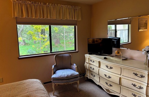 Del Monte Forest Casa | Cozy Single Level Patio Home in Del Monte Forest, Walk to Beach. Pet friendly