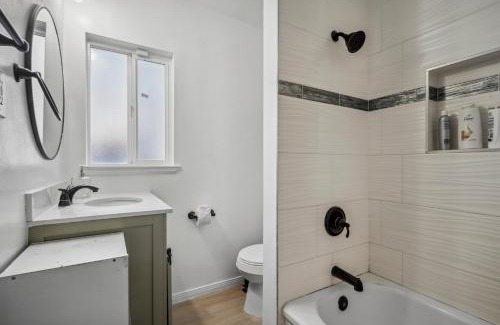 Lancaster Casa | Cozy single story 2 bdrm family home near the BLVD