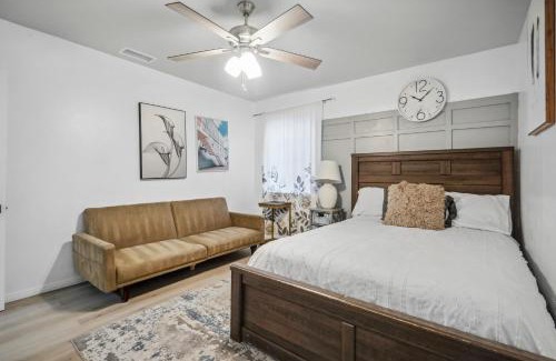 Lancaster Casa | Cozy single story 2 bdrm family home near the BLVD