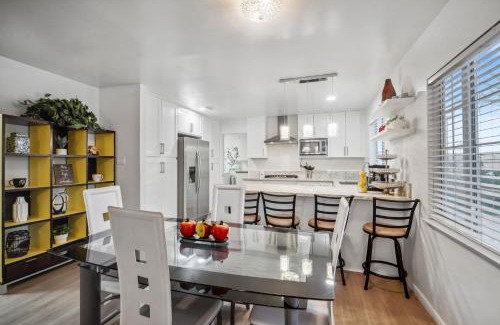 Lancaster Casa | Cozy single story 2 bdrm family home near the BLVD