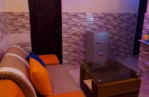 Ibeju Apartamento | Cozy Sitting-room and Bedroom with AC in vibrant Lagos, Nigeria