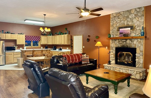 Red River Casa | Cozy Six Bedroom Home Red River, NM