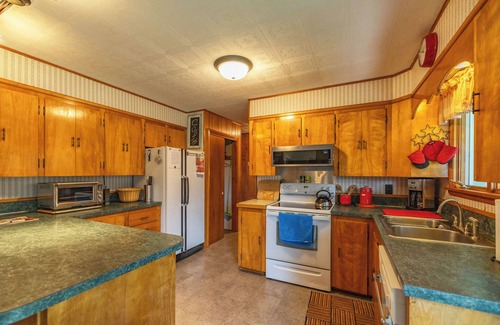 Bethel Casa | Cozy Ski Home w/ Fireplace 7 Min. to the Slopes!