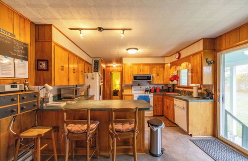Bethel Casa | Cozy Ski Home w/ Fireplace 7 Min. to the Slopes!