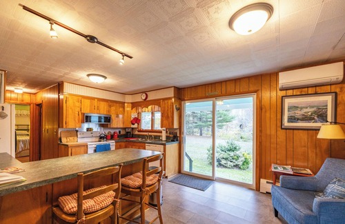 Bethel Casa | Cozy Ski Home w/ Fireplace 7 Min. to the Slopes!