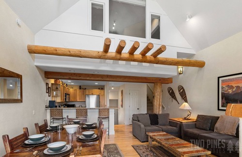 Saddle Ridge Condominio | Cozy Ski In/Out Condo! Private Patio ,Hot Tub, + Grill!
