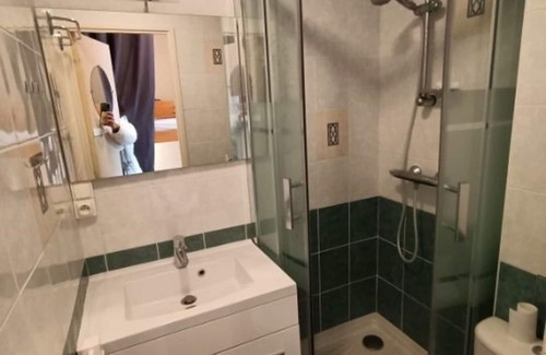 Arette Apartamento | Apartamento acogedor cerca de pistas de esquí, para 6 personas con balcón, ascensor y parking gratuito.