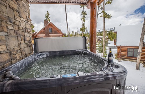 Powder Ridge Cabina | *Pet Friendly* Ski-In/Ski-Out Cabin W/ Hot Tub & Mountain Views