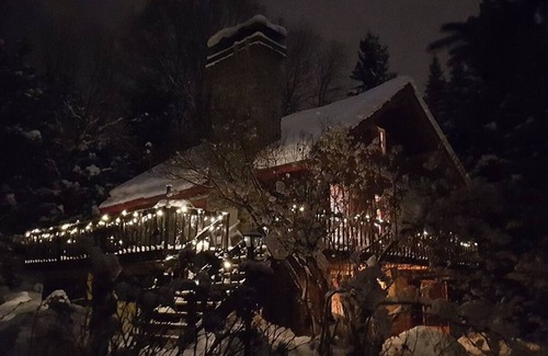 Morin Heights Casa | Cozy ski retreat surrounded by mountains. Family size house with all aminities.
