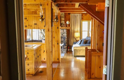 Milan Casa | Cozy Ski Retreat with Mountain Views