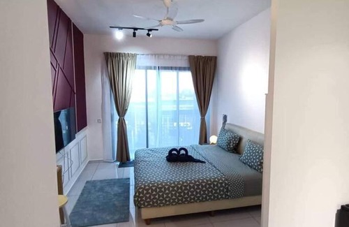 Bukit Indah Apartamento | Cozy Sky Trees, Aeon, Netflix & Pool Views