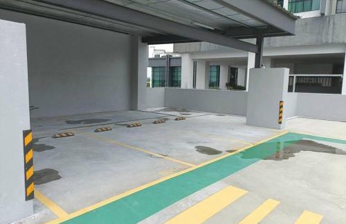 Bukit Indah Apartamento | Cozy Sky Trees, Aeon, Netflix & Pool Views
