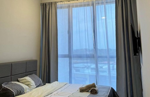 Bukit Indah Apartamento | Cozy Sky Trees Bukit Indah Netflix and Amenities B06