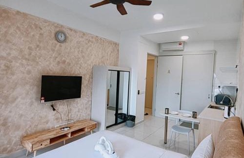 Bukit Indah Apartamento | Cozy Sky Trees with Balcony, Smart TV , Aeon & Pool