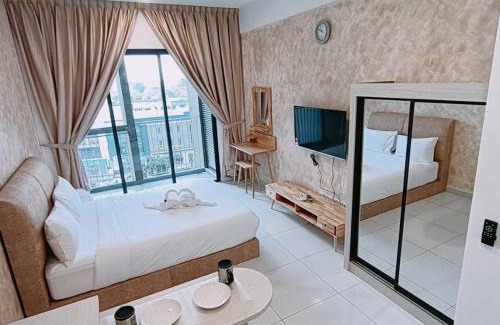 Bukit Indah Apartamento | Cozy Sky Trees with Balcony, Smart TV , Aeon & Pool