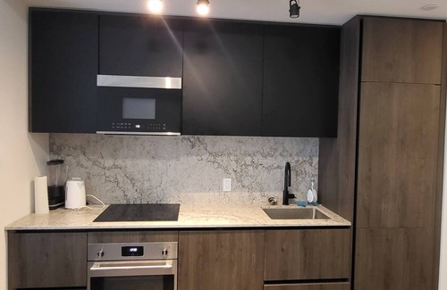 Fashion District Apartamento | Cozy sky-view 2-bedroom condo, 12 mins from CN Tower & Ripley’s Aquarium!