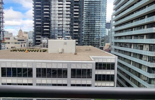 Fashion District Apartamento | Cozy sky-view 2-bedroom condo, 12 mins from CN Tower & Ripley’s Aquarium!